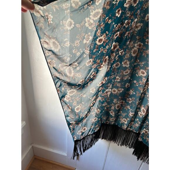 LuLaRoe blue floral kimono robe size small with fringe 3/4 sleeve semi sheer - Picture 14 of 15